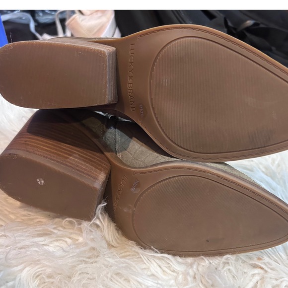 NEW Lucky Brand Women Gray/Green Croc Wedge Ankle Booties Pointed Toe Zip 7M - Picture 5 of 7